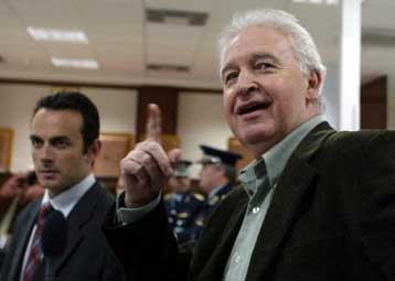 Γραφολόγος «καίει» τον Αλέξανδρο Γιωτόπουλο στη δίκη για τη 17Ν