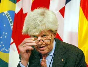 Μείωση των επιτοκίων κατά 0,50% αποφάσισε την Πέμπτη η ΕΚΤ