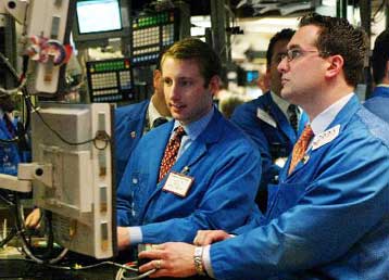 Πτώση σε Γουόλ Στριτ και ευρωπαϊκά χρηματιστήρια το απόγευμα της Πέμπτης