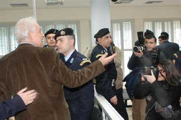 Είκοσι έξι αποτυπώματα του Αλ.Γιωτόπουλου βρέθηκαν στη γιάφκα της οδού Πάτμου