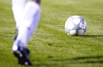 Η Ευρώπη παίζει μπάλα για τα προκριματικά του EURO 2004