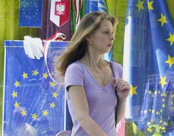 Στις κάλπες το Σαββατοκύριακο οι Πολωνοί για την έγκριση της ένταξης στην ΕΕ