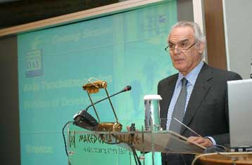 Έκτακτο προγραμματικό συνέδριο του ΠΑΣΟΚ το φθινόπωρο προτείνει ο Τσοχατζόπουλος