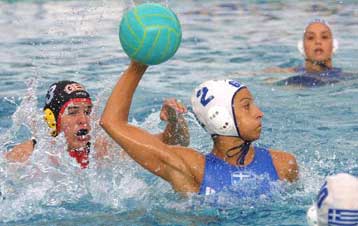 Βούλιαξε στα… ρηχά η εθνική πόλο γυναικών – Ήττα με 9-4 από τη Ρωσία