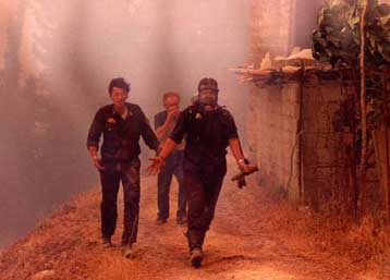 Μεγάλη πυρκαγιά ξέσπασε σε υπαίθριο χώρο στην Αγία Μαρίνα Αττικής