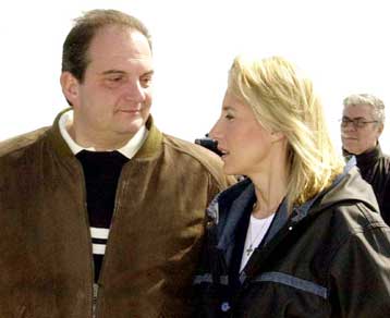 Ένα αγοράκι και κοριτσάκι έφερε στον κόσμο η Νατάσα Καραμανλή