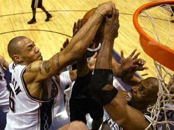 Ισοφάρισαν 2-2 τις νίκες οι Νιου Τζέρσεϊ Νετς, 77-76 με τους Σαν Αντόνιο Σπερς