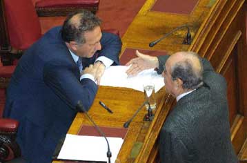 Ερώτηση Μητσοτάκη στη Βουλή για τις παράνομες προεκλογικές μετεγγραφές δημοτών