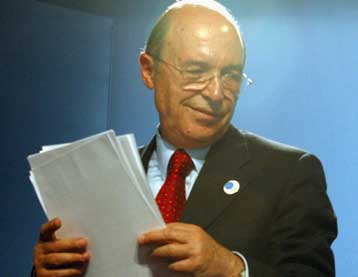 Δεν ενδιαφέρομαι για τη θέση του προέδρου της Κομισιόν, επανέλαβε ο Κ.Σημίτης