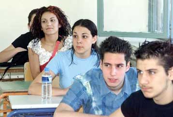 Σε μεσαία επίπεδα οι βαθμολογίες των γραπτών των φετινών πανελληνίων εξετάσεων