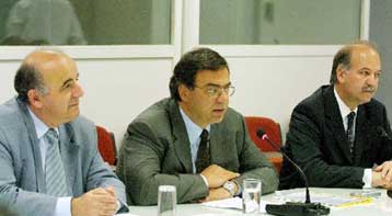 Αναθέρμανση της οικονομίας με μέτρα για κατανάλωση και επενδύσεις προωθεί η κυβέρνηση