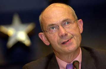 Έτοιμη για προσφυγή στον ΠΟΕ η ΕΕ για τους αντισταθμιστικούς δασμούς των ΗΠΑ