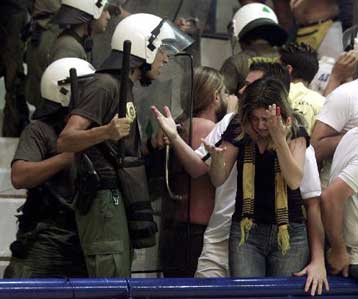 Με πρόστιμο 4.000 ευρώ απέφυγε η ΑΕΚ την τιμωρία της έδρας της