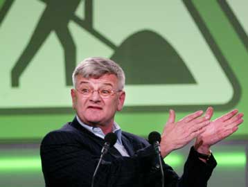 Αύξηση της ανεργίας στη Γερμανία προέβλεψε ο Γιόσκα Φίσερ