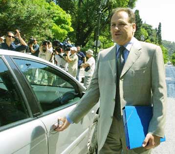 Με τα μισά από τα μέλη του οδηγείται σε εσωκομματικές εκλογές το ΠΑΣΟΚ