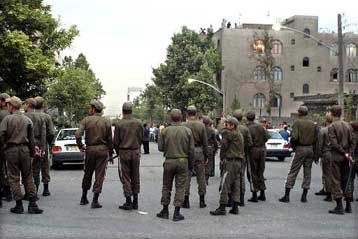 Χιλιάδες Ιρανοί συνεχίζουν τις διαδηλώσεις κατά του ισλαμιστικού καθεστώτος