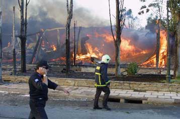 Μεγάλη πυρκαγιά σε εργοστάσιο ξυλείας στο Αιγάλεω