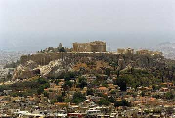 Κατά 40 θέσεις πιο ψηλά η Αθήνα στη λίστα με τις ακριβότερες πόλεις του πλανήτη