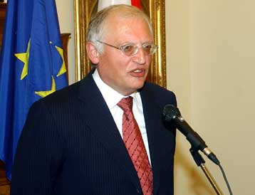 Σε εξέλιξη οι επαφές του Γκίντερ Φερχόιγκεν με την κυπριακή πολιτική ηγεσία