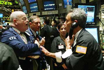 Σε αρνητικό έδαφος η Γουόλ την Τρίτη, παρά τα θετικά οικονομικά στοιχεία