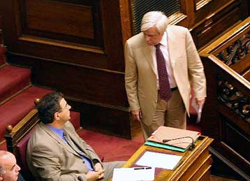 Δεν διαπιστώνει κατάχρηση από τους Στ.Μανίκα και Μ.Νεονάκη η Επιτροπή Κεφαλαιαγοράς
