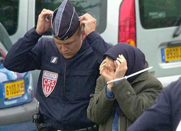 Δύο Ιρανές αυτοπυρπολήθηκαν στο Παρίσι διαμαρτυρόμενες για τις συλλήψεις ομοεθνών τους