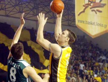 Η ΑΕΚ ισοφάρισε σε 1-1 τις νίκες κόντρα στον Παναθηναϊκό