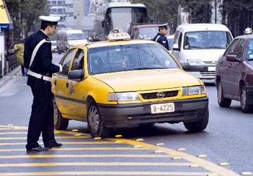 Καθημερινή η ταλαιπωρία των πολιτών από τα «κόλπα» των οδηγών ταξί