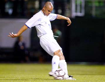 Κόντρα στη Μάντσεστερ ξεκινά η καριέρα του Γιαννακόπουλου στη Μπόλτον