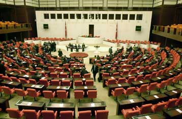 Πακέτο «φιλοευρωπαϊκών» μεταρρυθμίσεων υπερψήφισε το τουρκικό κοινοβούλιο