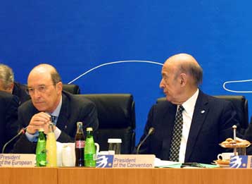 Εξέλιξη ιστορικής σημασίας η συζήτηση του Ευρωπαϊκού Συντάγματος, τονίζει ο Κ.Σημίτης