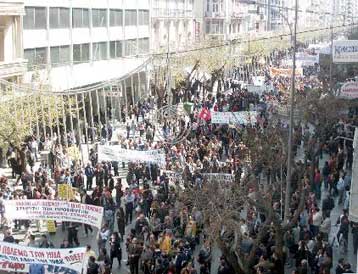 Χιλιάδες διαδηλωτές κατευθύνονται προς το Νέο Μαρμαρά Χαλκιδικής