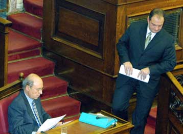Με αίτημα για πρόωρες εκλογές αναμένεται να απαντήσει η ΝΔ στις πρωτοβουλίες Σημίτη