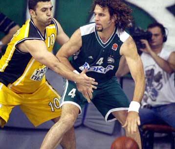 Μία νίκη μακριά από τον τίτλο ο Παναθηναϊκός με το 84-73 επί της ΑΕΚ