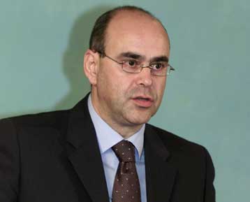 Υπεραμύνεται των επιλογών και των αποφάσεών του ο Μιχάλης Νεονάκης