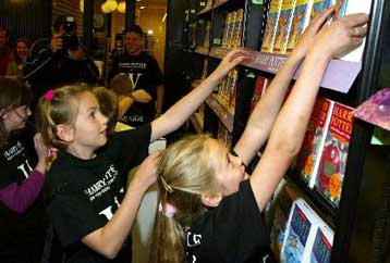 Εκατομμύρια πωλήσεις σημειώνει παγκοσμίως ο «Χάρι Πότερ και το Τάγμα του Φοίνικα»