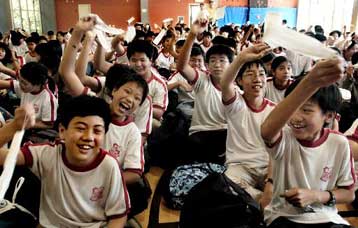 Ο ΠΟΥ αφαιρεί το Χονγκ Κονγκ από τη λίστα με τις περιοχές που πλήττονται από το SARS