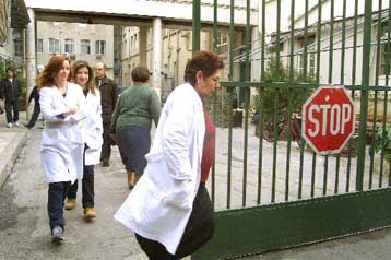 Ανοίγει ο δρόμος για τη μονιμοποίηση συμβασιούχων γιατρών του ΙΚΑ