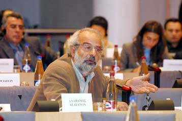 Εφαρμογή της οδηγίας για τους συμβασιούχους στην Ελλάδα ζητούν 90 ευρωβουλευτές