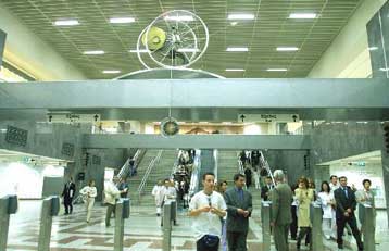 Έκθεση κατά των ναρκωτικών στο σταθμό του Μετρό στο Σύνταγμα