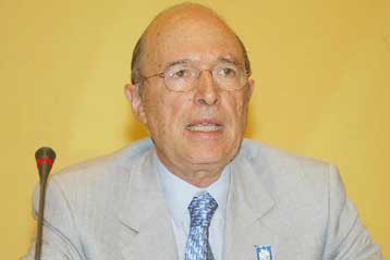 Με προβληματισμό για τα εσωτερικά, «αποχαιρετά» την προεδρία ο Κ.Σημίτης