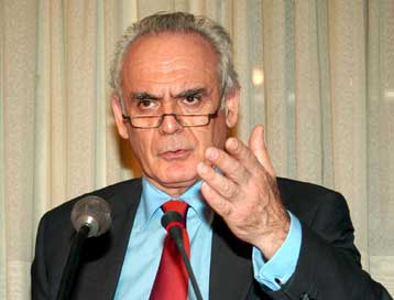 Ένα προγραμματικό συνέδριο θα δώσει δύναμη στο ΠΑΣΟΚ, επαναλαμβάνει ο Α.Τσοχατζόπουλος