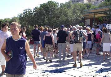 Ανεργία και μειωμένο τζίρο φέρνει η κρίση του ελληνικού τουρισμού