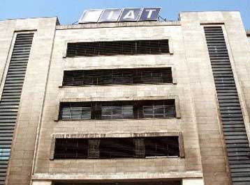 Σε 12.000 απολύσεις και κλείσιμο 12 εργοστασίων προχωρά η Fiat