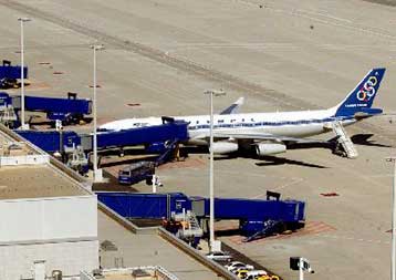 Τη «χρυσή τομή» αναζητούν υπουργείο Μεταφορών και πιλότοι για τη Νέα Ολυμπιακή