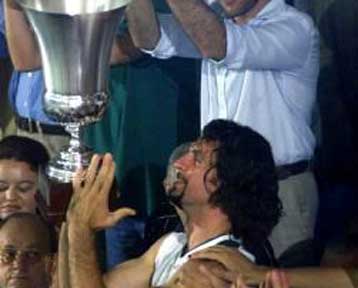 Σήκωσε την κούπα ο Φράγκι – Απάντησε ο Θ.Γιαννακόπουλος