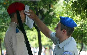 Σε ετοιμότητα για την αντιμετώπιση του καύσωνα η κρατική μηχανή