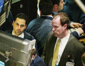 Σταθεροποιητικές τάσεις στη Γουόλ Στριτ τη Δευτέρα