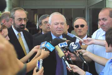 Ολοκληρώθηκε η θητεία του απεσταλμένου της ΕΕ για τη Μ.Ανατολή Μιγκέλ Ανχελ Μορατίνος
