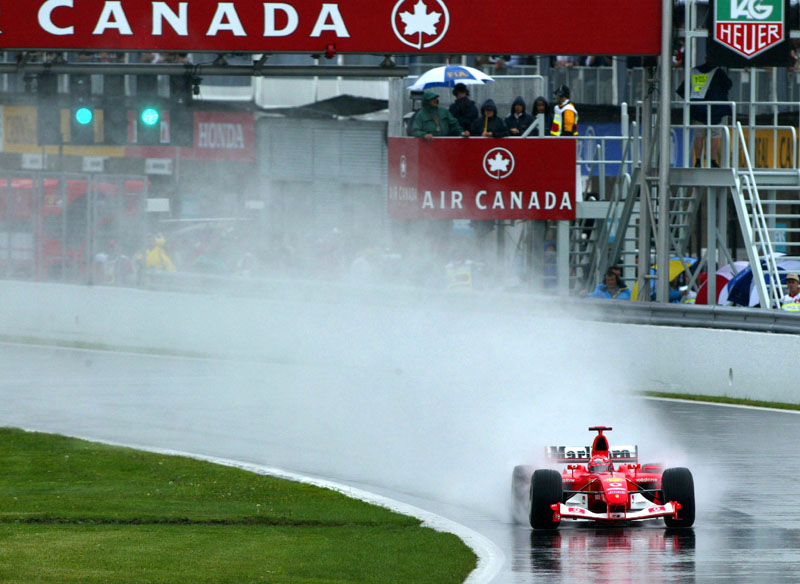 Τους καλύτερους χρόνους σημείωσαν τα κόκκινα μονοθέσια στην νεροποντισμένη πίστα Gilles Villeneuve..